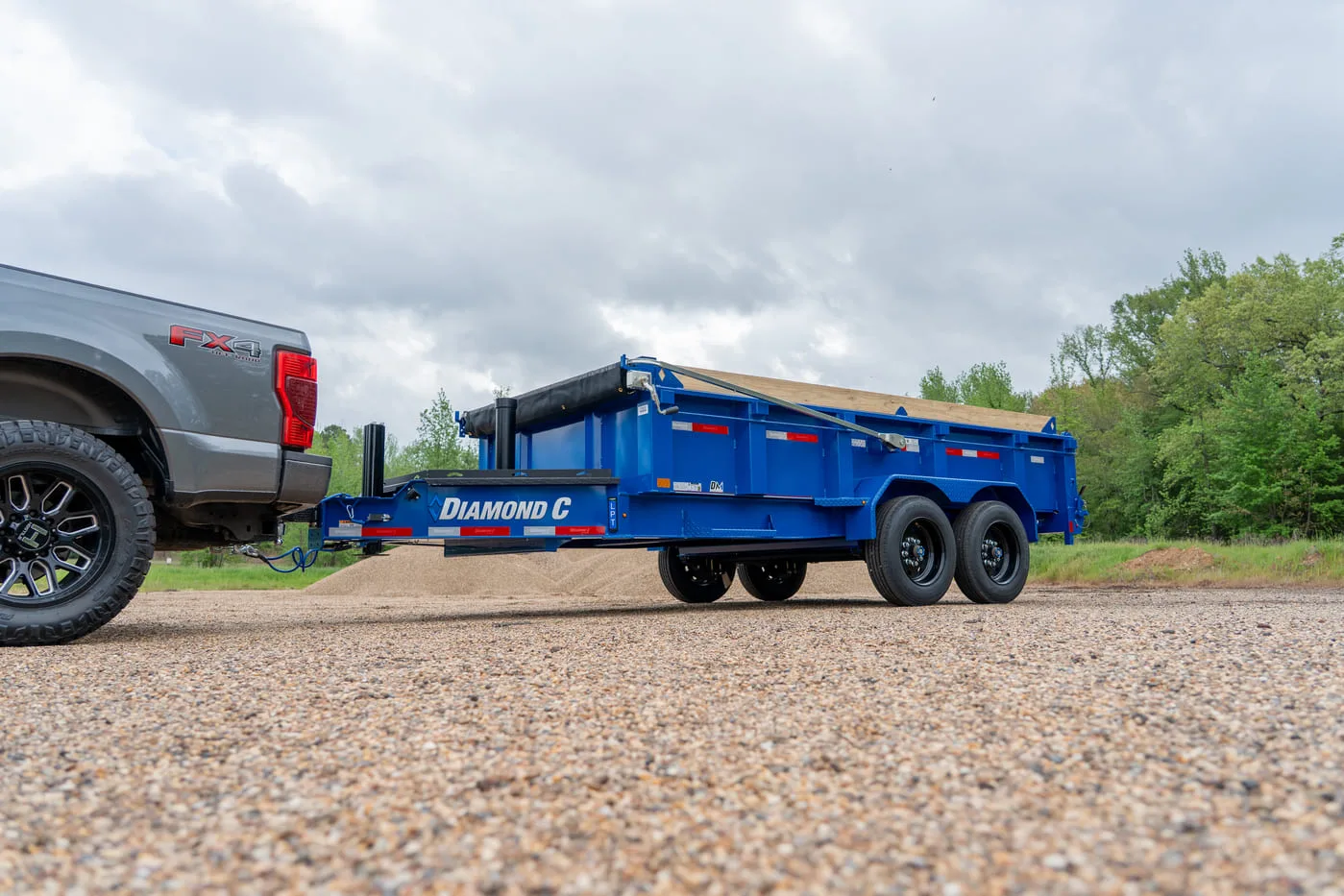 IBZ02811 Blue Diamond C dump trailer ready for inspection
